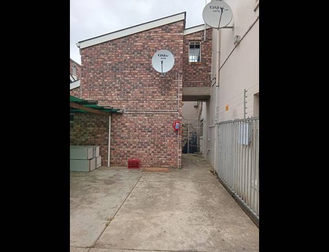 2 BEDROOM TOWNHOUSE FOR SALE IN GRAHAMSTOWN
